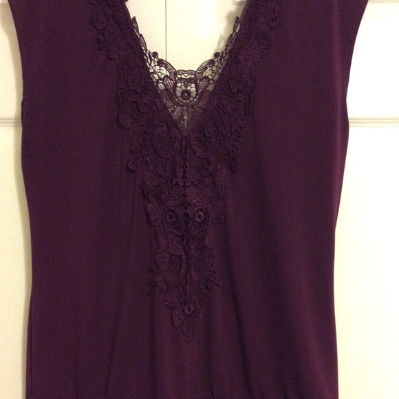 Women sleeveless blouse - Picture 2 of 8